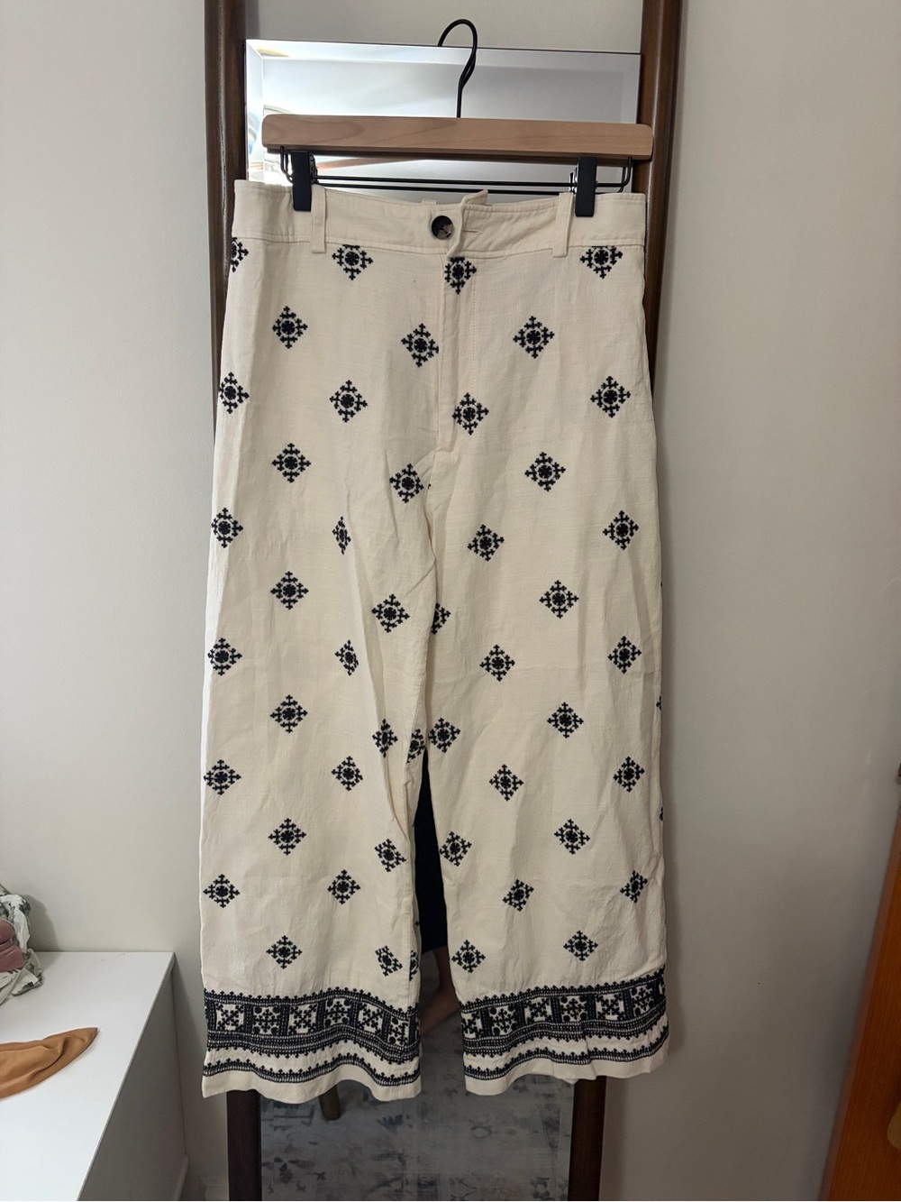 Zara Cream Wide-Leg Chinos with Black Geometric Print